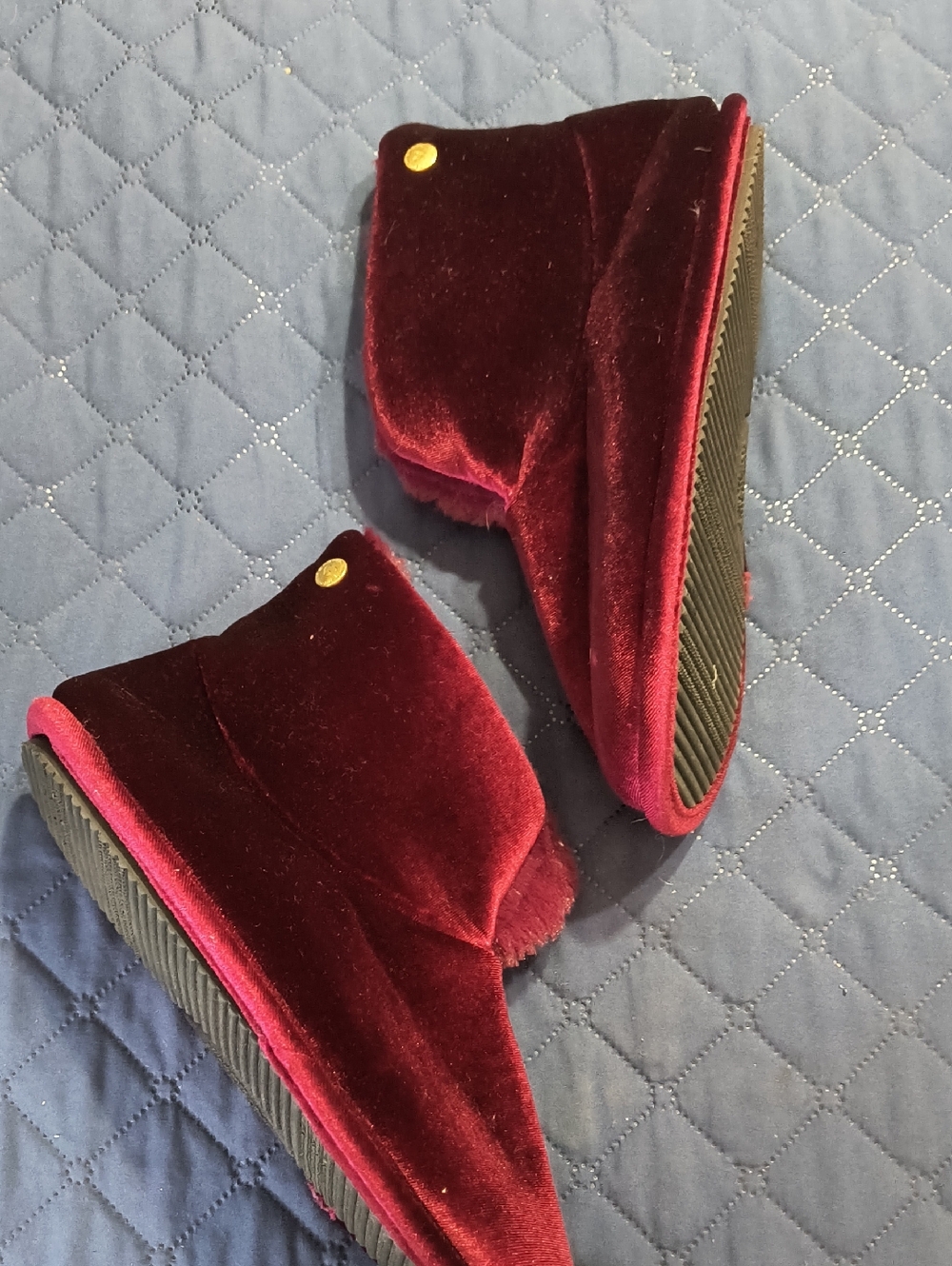dearfoams Burgundy Velvet Ankle Booties, Size L (9-10)
